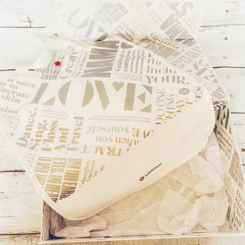 Lululemon white hard gift box w/ flip lid